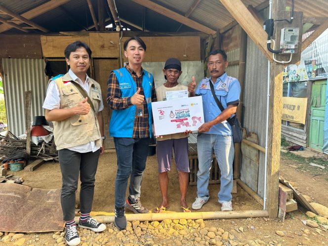 
					Terang Cahaya di Hari Merdeka Program Light Up The Dream, Penyalaan Serentak Sambungan Listrik Gratis Untuk 10 Keluarga Prasejahtera di Pekalongan dan Batang