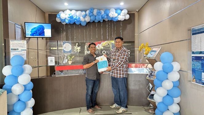 
					Hari Pelanggan Nasional, Manager Unit Layanan Pelanggan Terjun Langsung Layani Pelanggan di Loket Layanan
