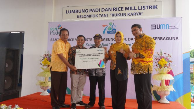 
					Jelang 5 Tahun Tranformasi BUMN, Desa Sangkanjoyo Berdaya Lewat Electrifying Agriculture PLN Peduli UP3 Pekalongan