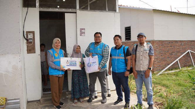 
					Gelorakan Semangat Hari Pahlawan, PLN UP3 Kudus Kembali Sambung Listrik Gratis 40 Pelanggan