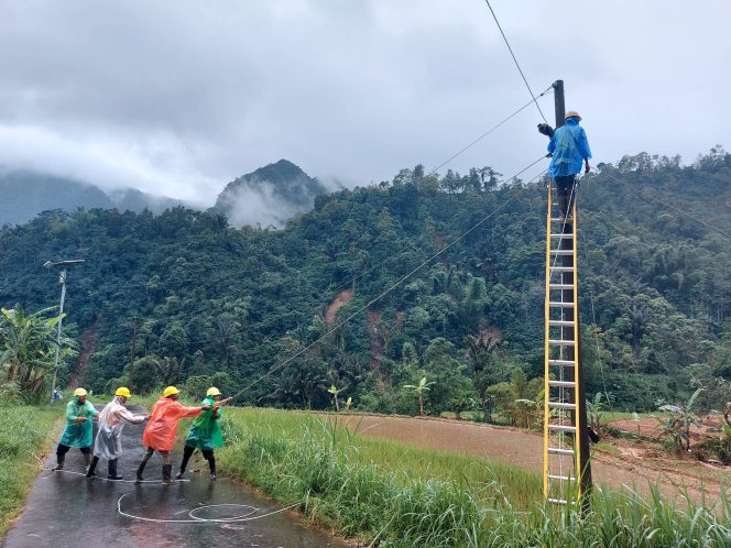 
					Kebut Perbaikan Jaringan Pasca Longsor, Untuk Petungkriyono Terang Sambut Isra’ Mi’raj dan Tahun Baru Imlek 2025