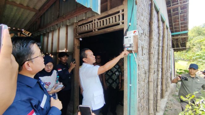 
					Menteri ESDM dan Direksi PLN Tinjau Langsung Bantuan Pasang Baru Gratis, Wujudkan Listrik untuk Rakyat Jelang HUT RI ke 80