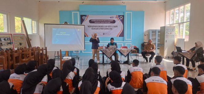 
					Maknai Semangat Kemerdekaan, PLN UP3 Pekalongan Perkenalkan Keselamatan Ketenagalistrikan dan Produk Layanan Pada Siswa Siswi SMKN 1 Blado